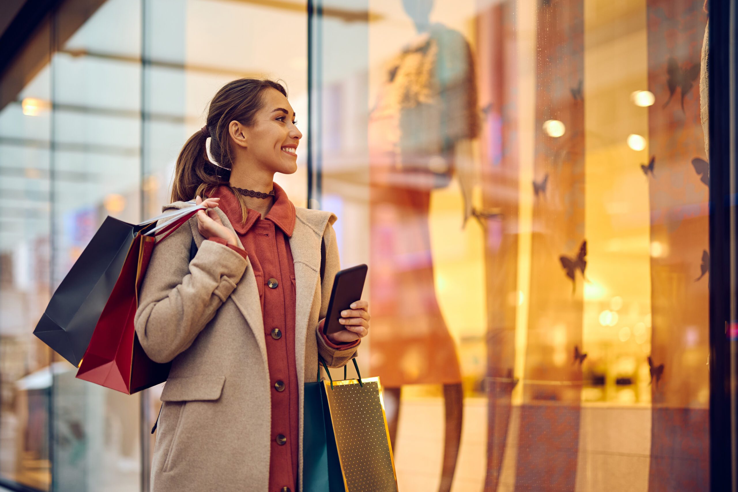 comment-aménager-un-magasin-de-vêtements-vitrine